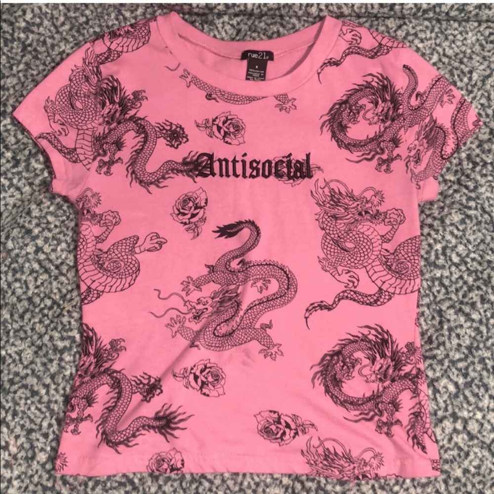 2 Cute Dragon shirts💗🖤